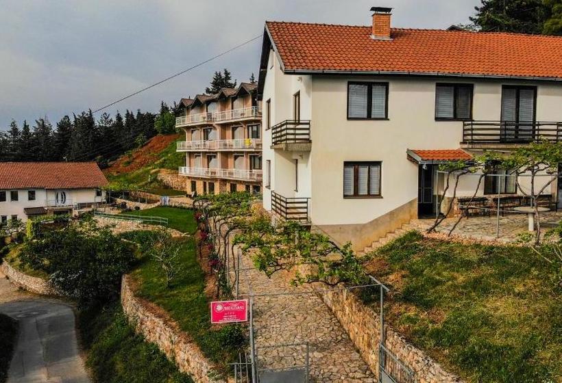 پانسیون Villa Megdani