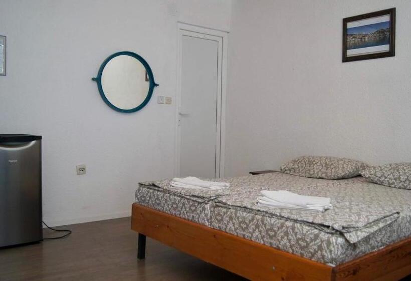 پانسیون Villa Megdani