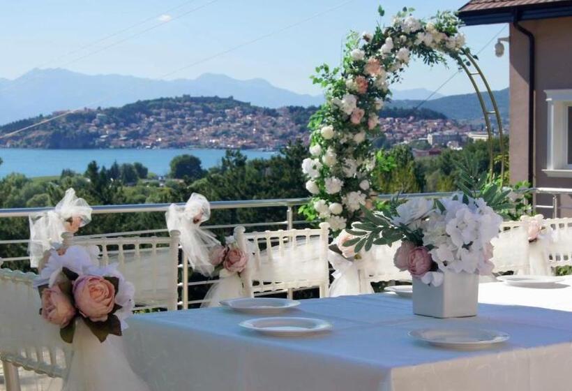 پانسیون Villa Megdani