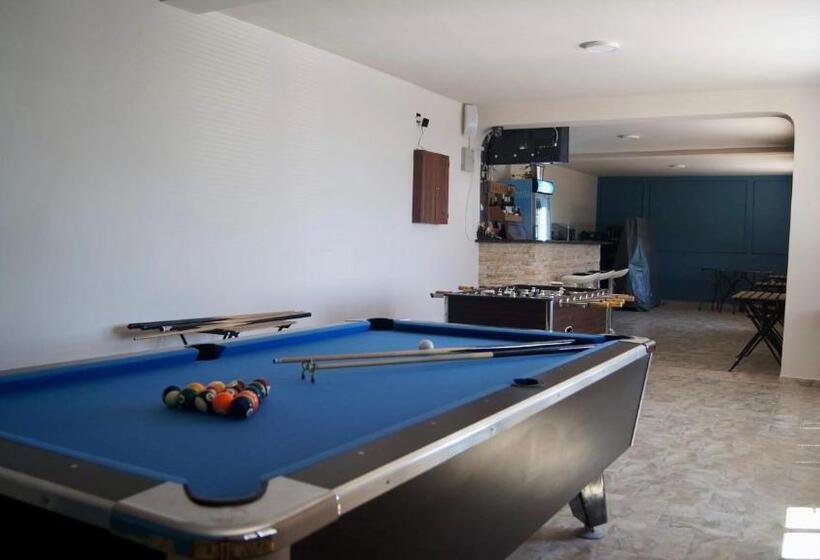 پانسیون Villa Megdani