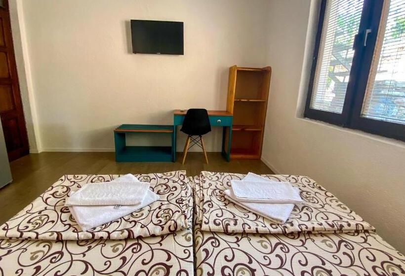 پانسیون Villa Megdani