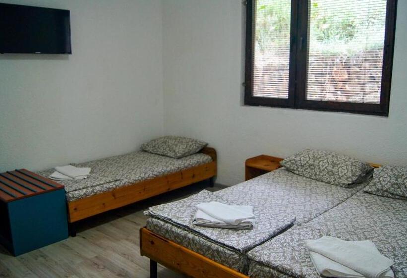 پانسیون Villa Megdani