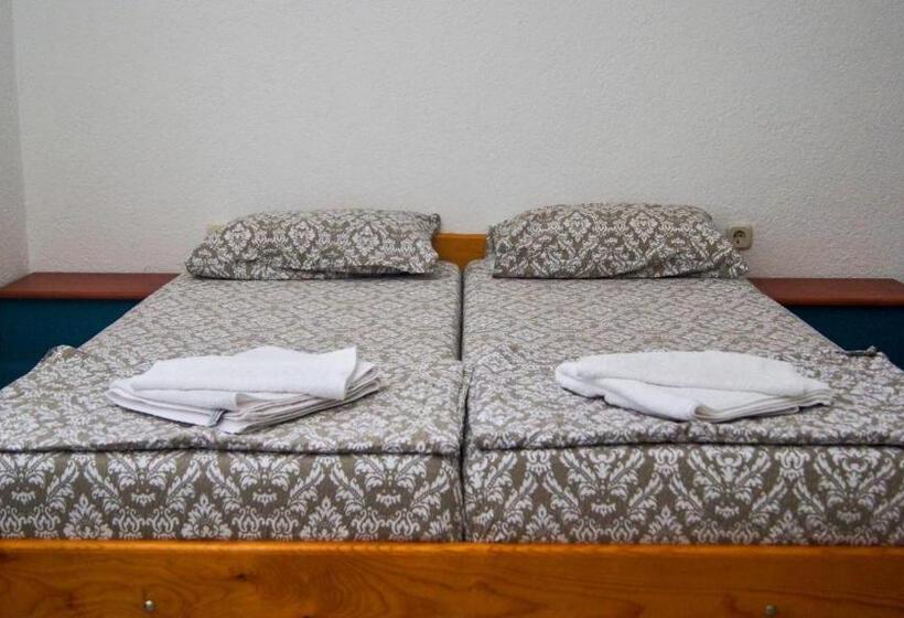 پانسیون Villa Megdani