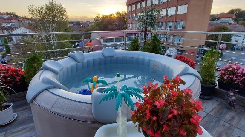 پانسیون Villa Radica