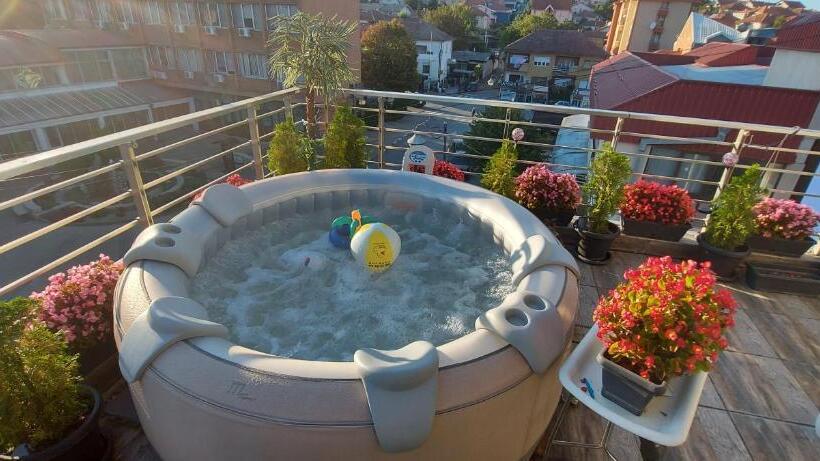 پانسیون Villa Radica