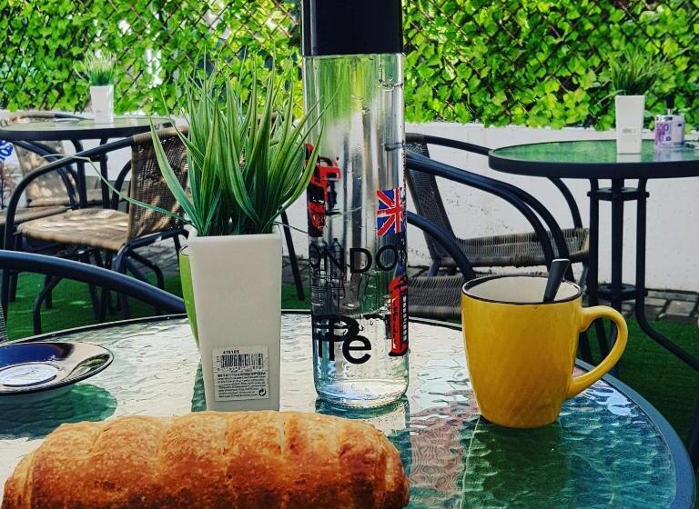 پانسیون Villa Radica