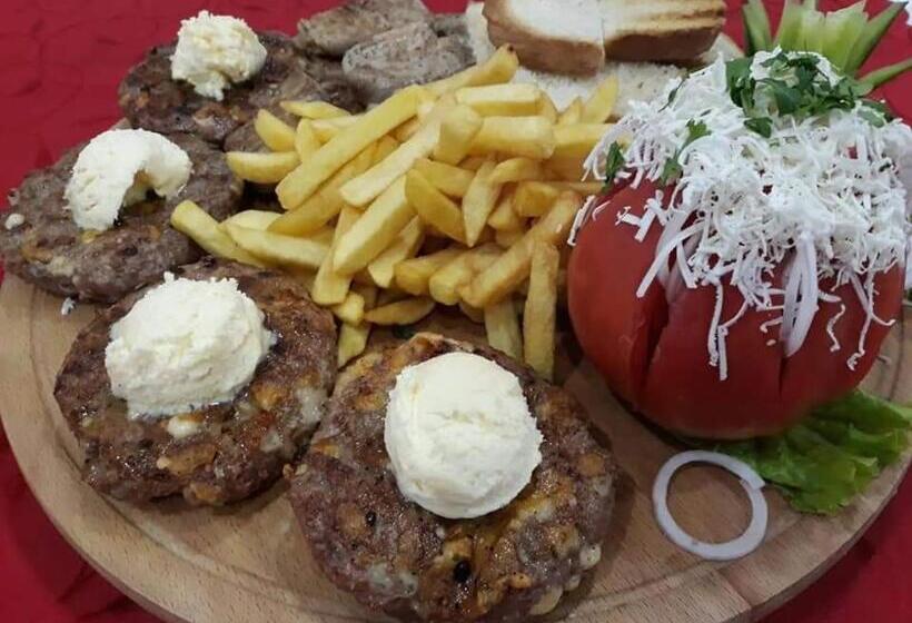 پانسیون Villa Radica