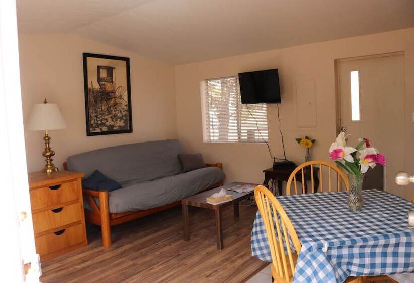 הוסטל Grand Canyon Caverns Inn