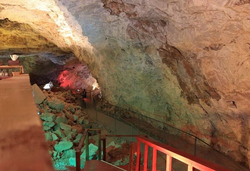 فندق صغير Grand Canyon Caverns Inn