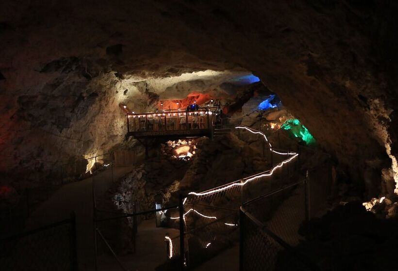 فندق صغير Grand Canyon Caverns Inn
