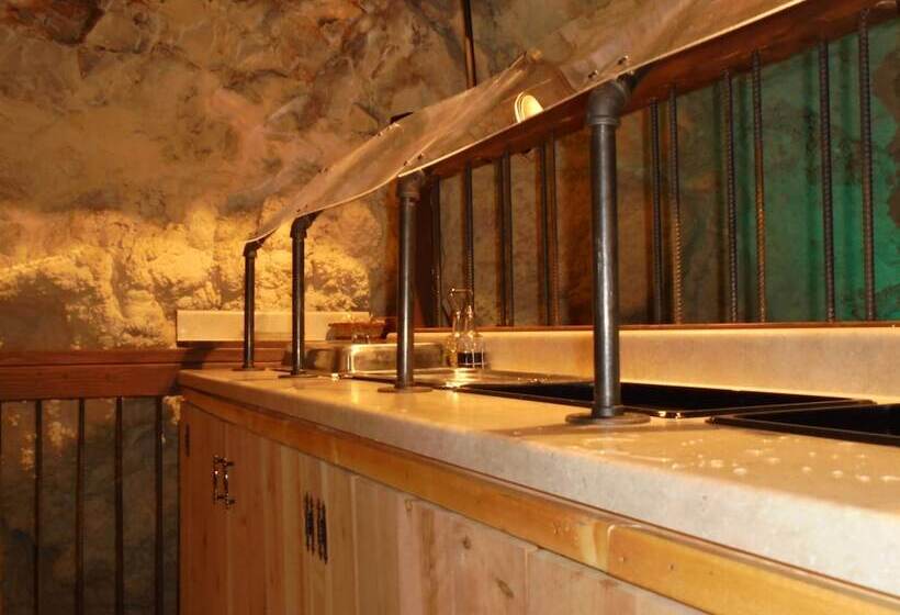 فندق صغير Grand Canyon Caverns Inn