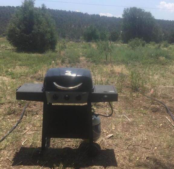 فندق Taos Goji Farm & Eco Lodge Retreat