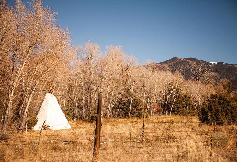 فندق Taos Goji Farm & Eco Lodge Retreat