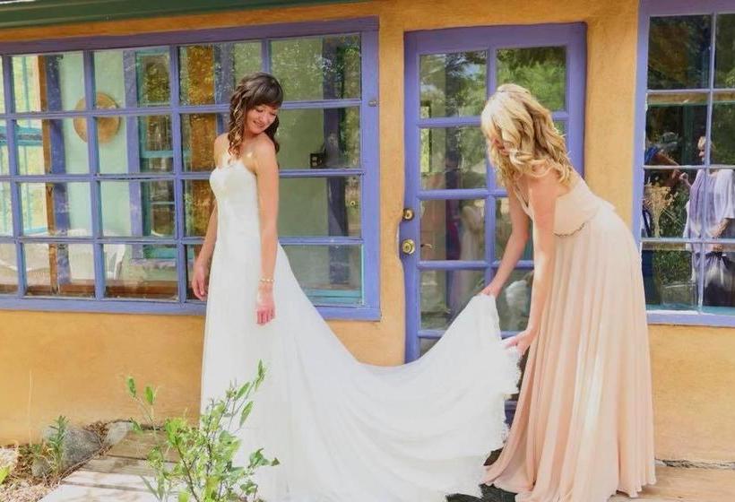 فندق Taos Goji Farm & Eco Lodge Retreat