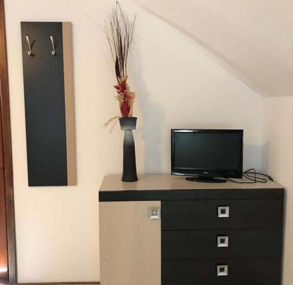 بنسيون Casa Genesini