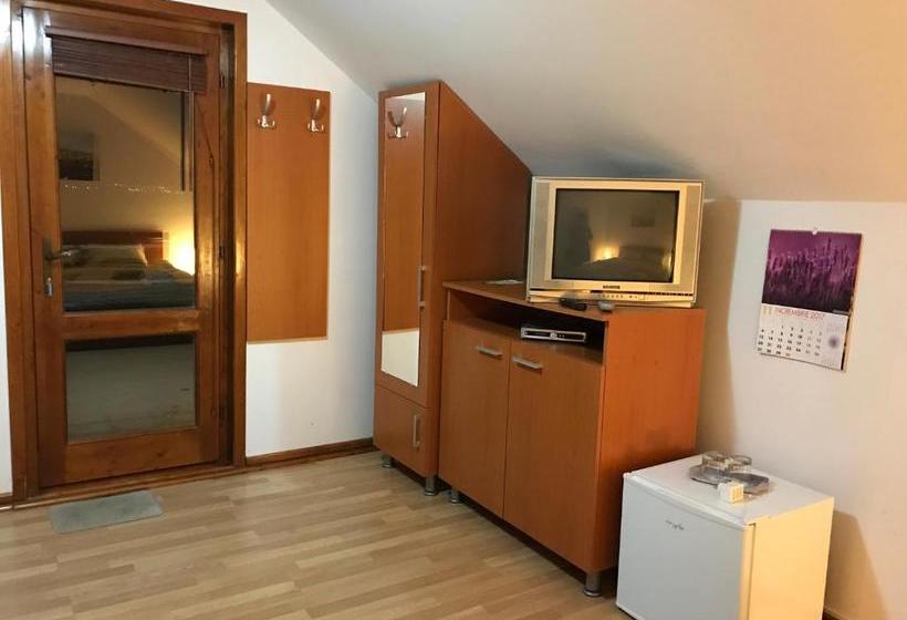 بنسيون Casa Genesini