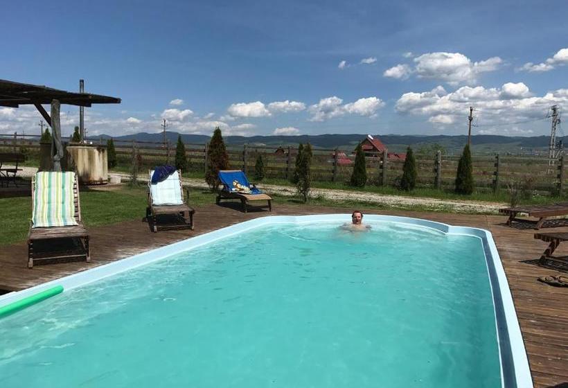 بنسيون Casa Genesini