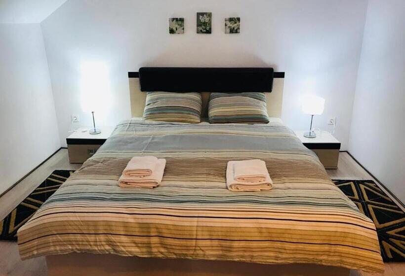 بنسيون Casa Genesini