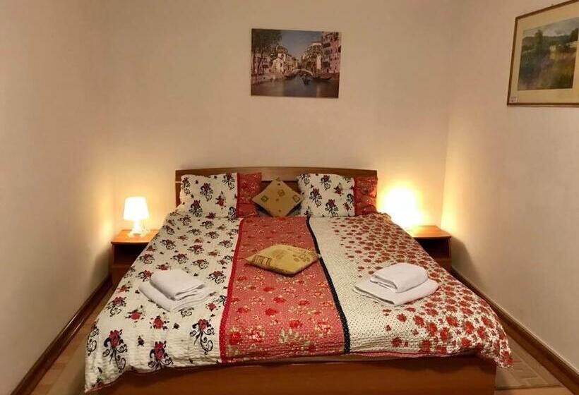 بنسيون Casa Genesini