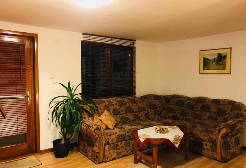 بنسيون Casa Genesini