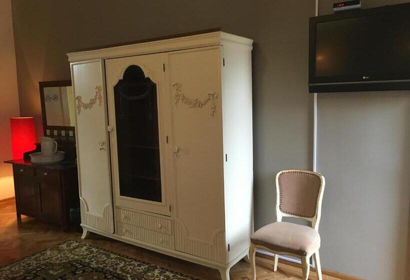 پانسیون Guest House Anna Caffe