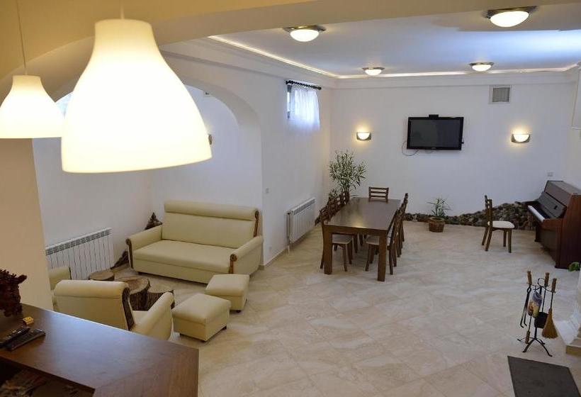 פנסיון Guest House Nocturno