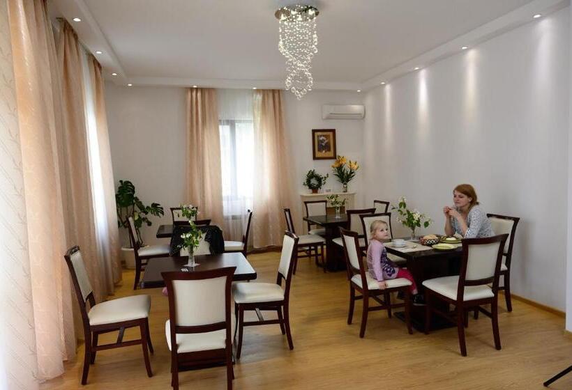 פנסיון Guest House Nocturno