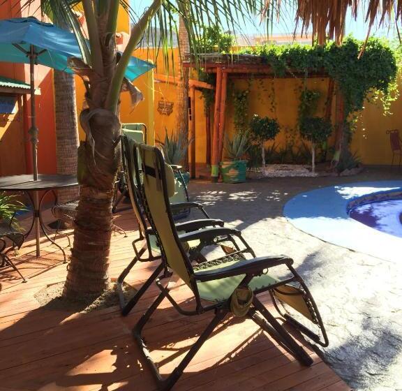 پانسیون Leo's Baja Oasis
