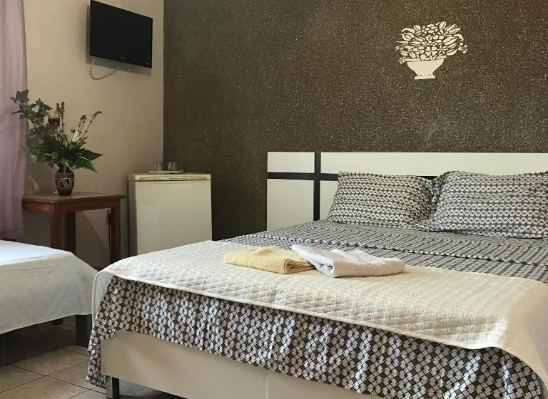 פנסיון Pousada Castelinho