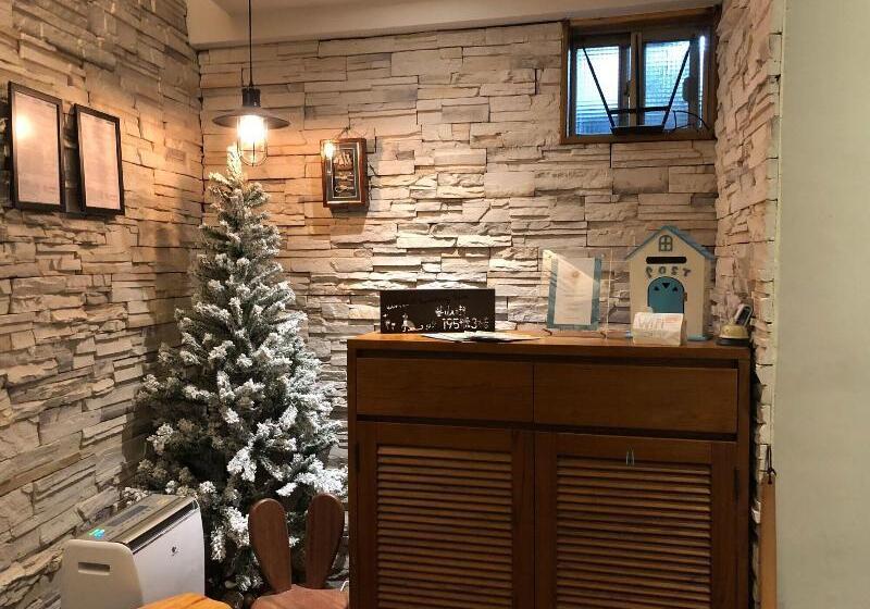 پانسیون Something Easy Inn