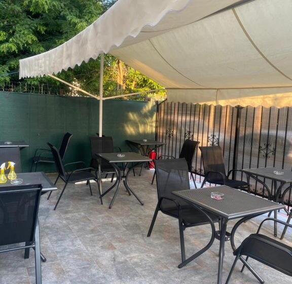 بنسيون Vila Angi