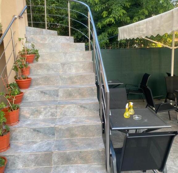 بنسيون Vila Angi