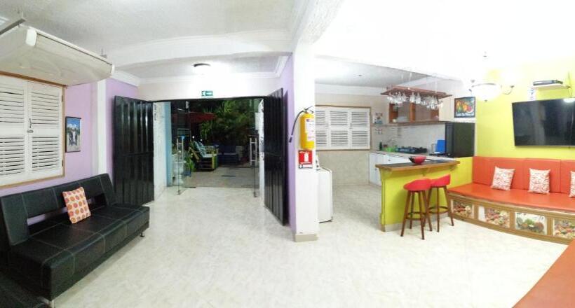 호스텔 Casa Royal Palm Inn