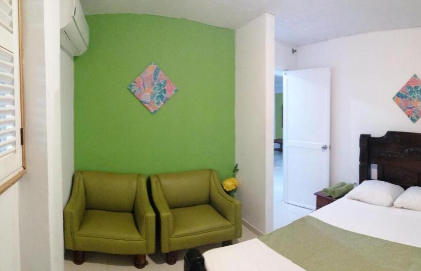 호스텔 Casa Royal Palm Inn