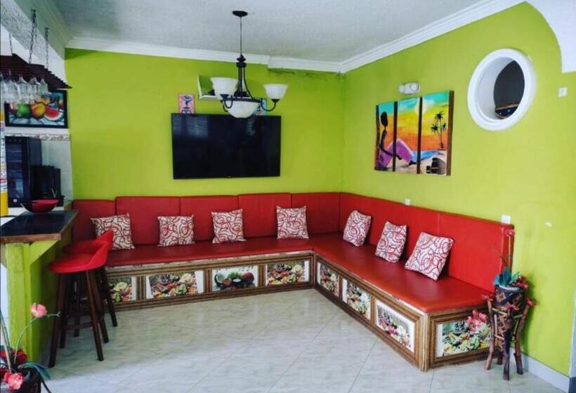 호스텔 Casa Royal Palm Inn