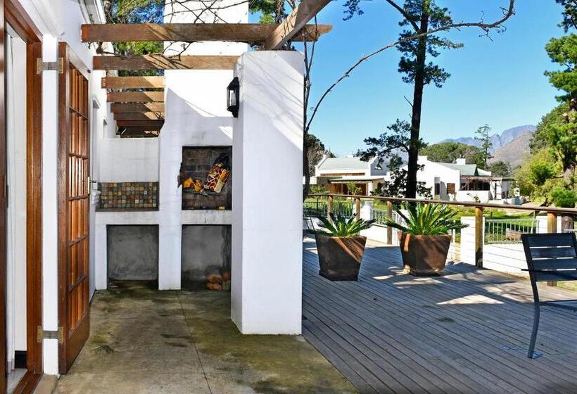 هتل Topiary Wine Estate & Cottages