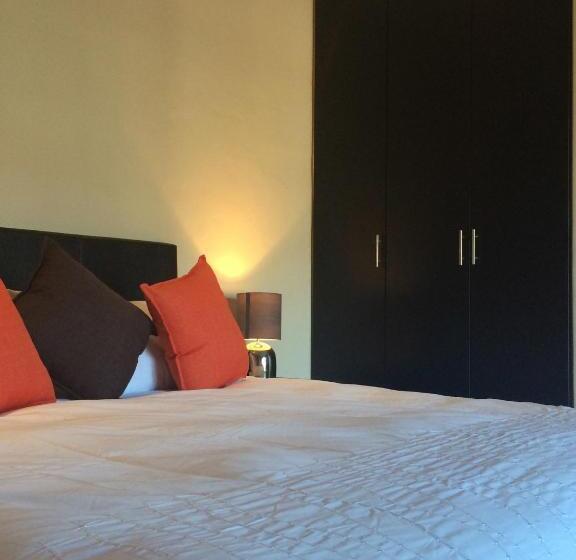 هتل Topiary Wine Estate & Cottages