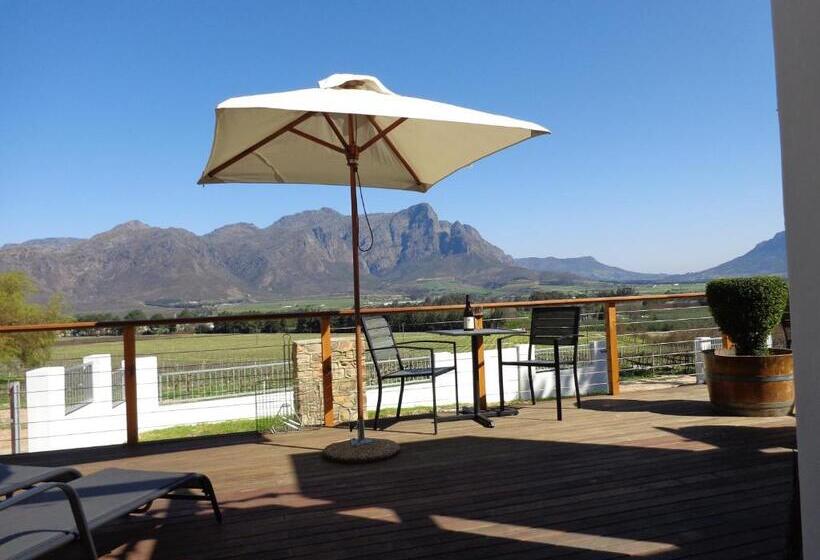 هتل Topiary Wine Estate & Cottages