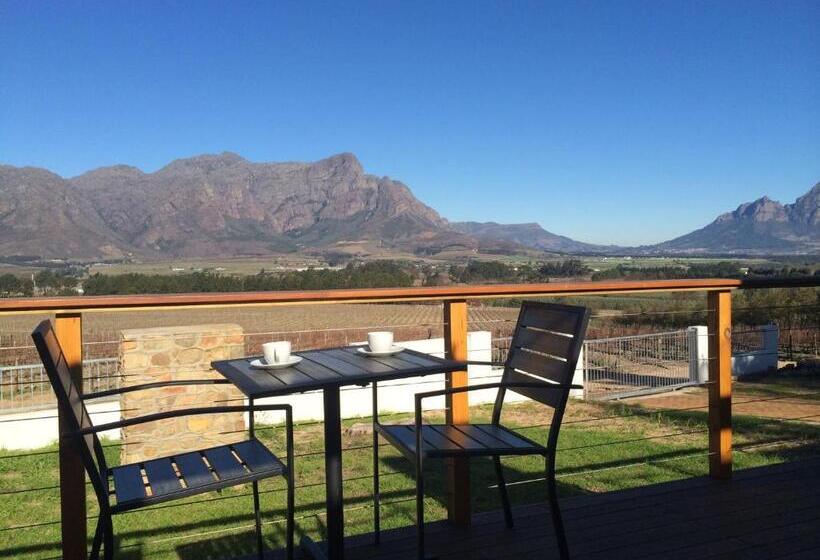 هتل Topiary Wine Estate & Cottages