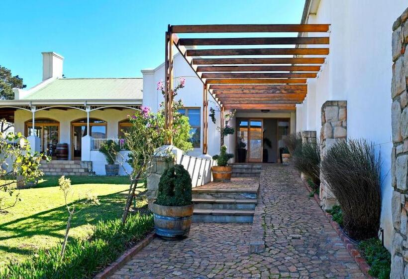 هتل Topiary Wine Estate & Cottages