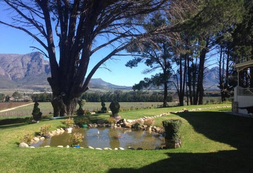 هتل Topiary Wine Estate & Cottages