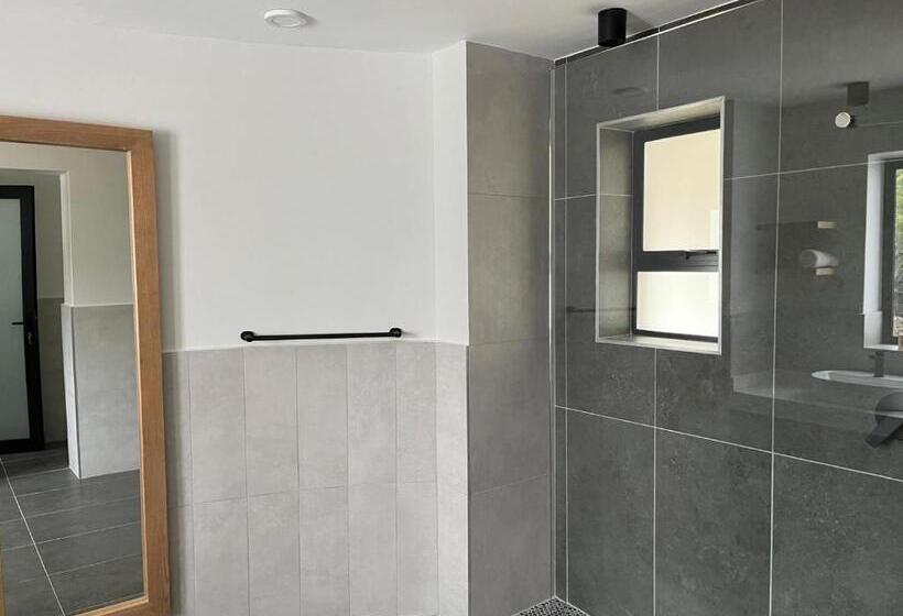 هتل Topiary Wine Estate & Cottages