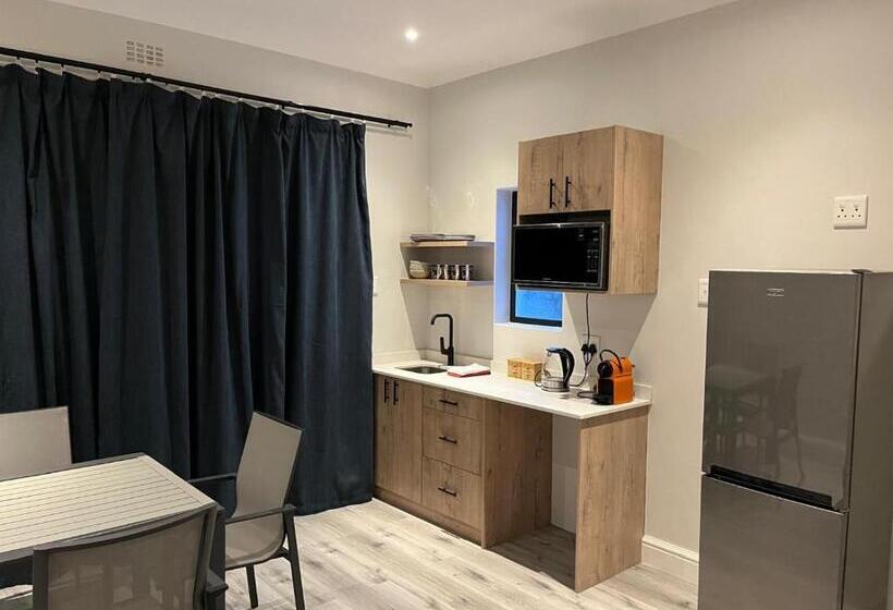 هتل Topiary Wine Estate & Cottages