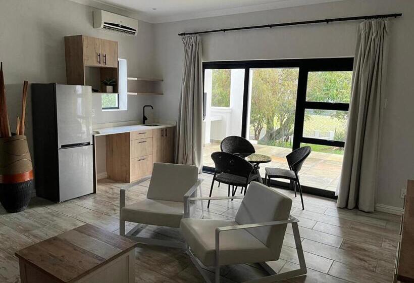 هتل Topiary Wine Estate & Cottages