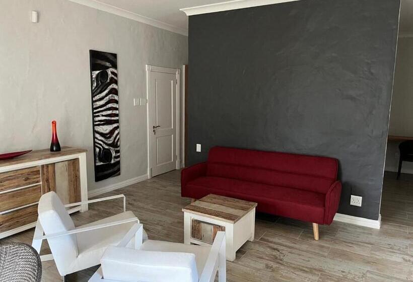 هتل Topiary Wine Estate & Cottages