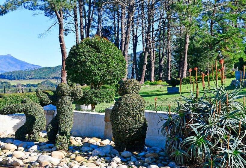 هتل Topiary Wine Estate & Cottages