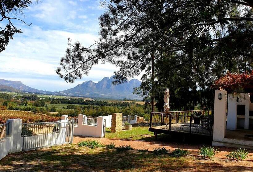 هتل Topiary Wine Estate & Cottages