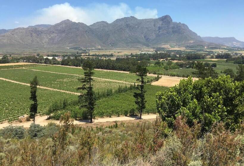 هتل Topiary Wine Estate & Cottages