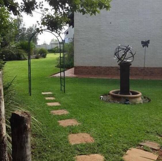 Пансион African Silhouette Guesthouse