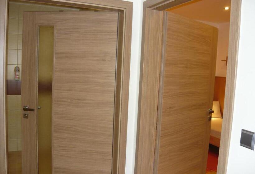 بنسيون Apartments   Penzion Lena